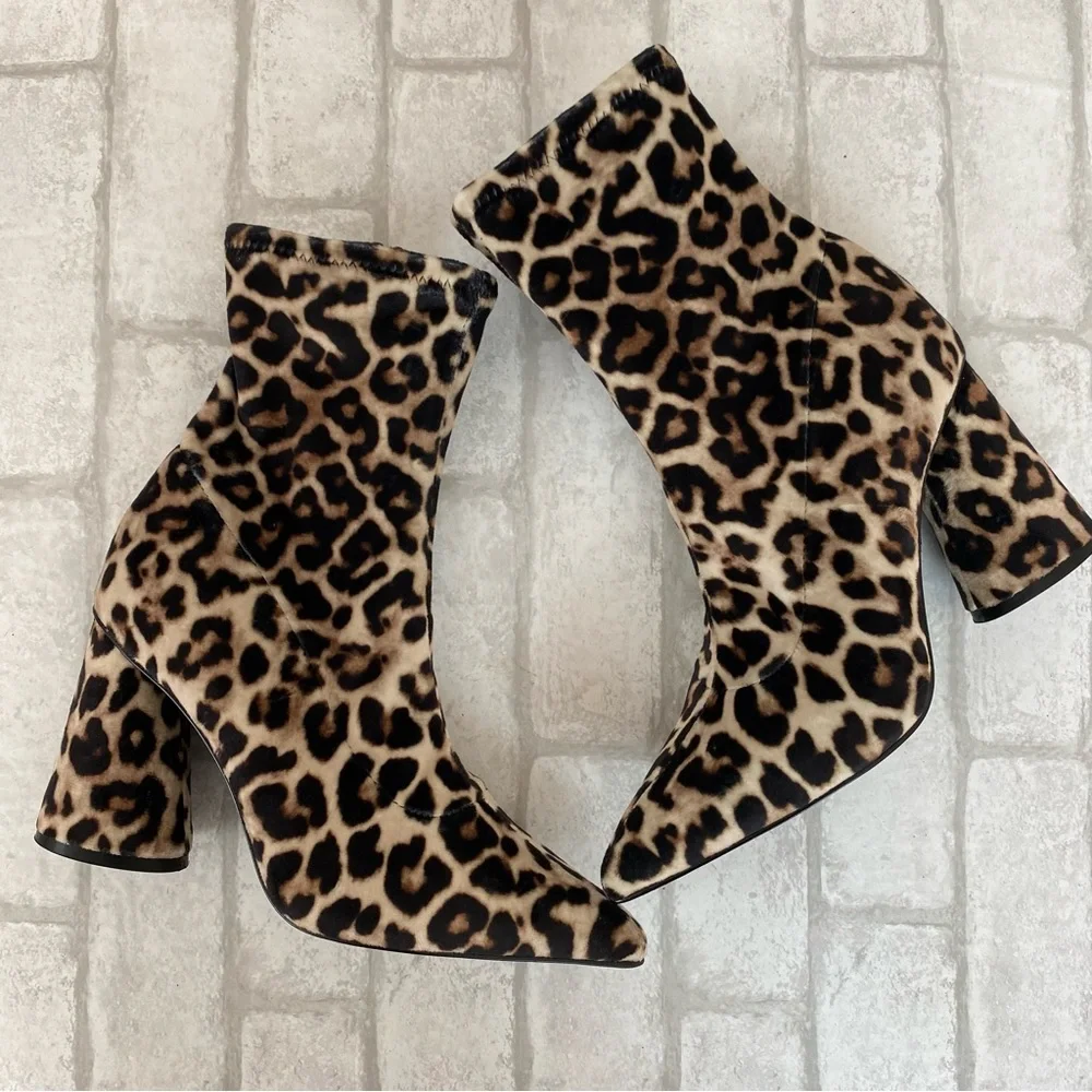 Steve Madden Valyant Valy Pointed Toe Velvet Leopard Heeled Bootie - Picture 2 of 7
